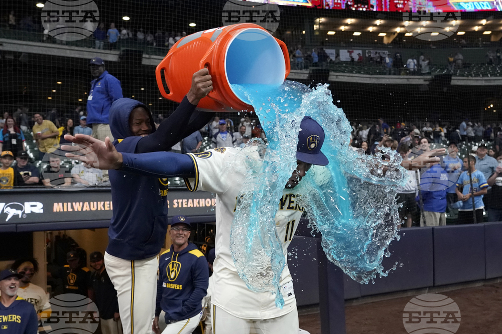 Braves Brewers Baseball