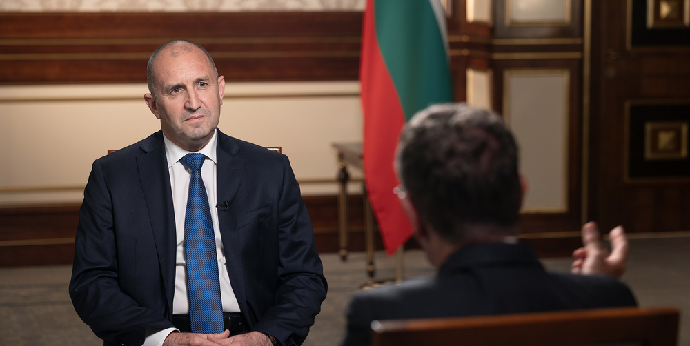 Липсата на консенсус в обществото ни не е за европейския път на страната, а дали България е готова да въведе еврото през 2026 г., каза президентът Румен Радев в интервю за CNN