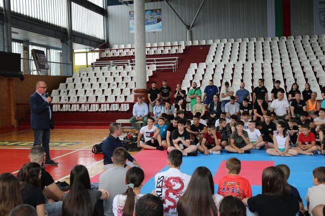 ОА Русе: Представители на различни институции се срещнаха с над 150 деца от Русе и разговаряха за превенцията на агресията