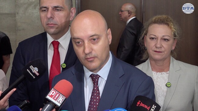 Решението на КС за допустимост по искането на президента във връзка с референдума за еврото е по-скоро очаквано, коментира Атанас Славов от "Да, България"