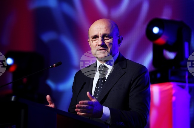 Автомобилният сектор е увеличил десетократно показателите си за заетост, инвестиции, развойна дейност, каза зам.-министърът на иновациите и растежа Мартин Дановски