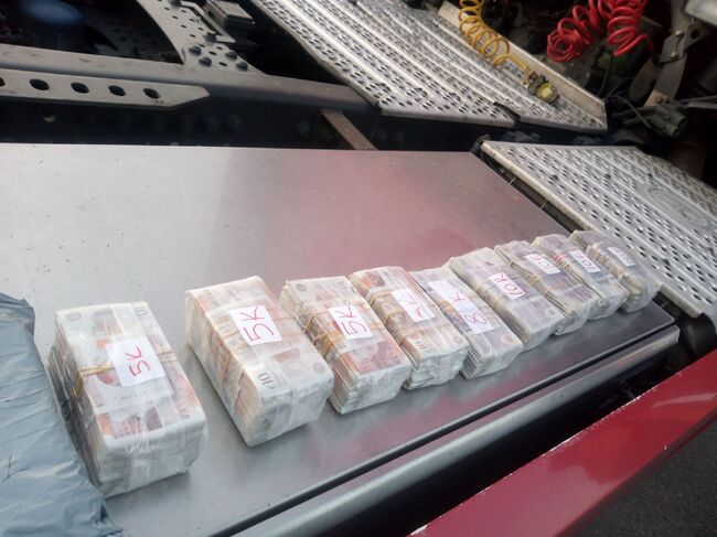 Обвиняем за пренасяне на недекларирана валута през "Дунав мост 2" е задържан, съобщиха от Апелативната прокуратура в София