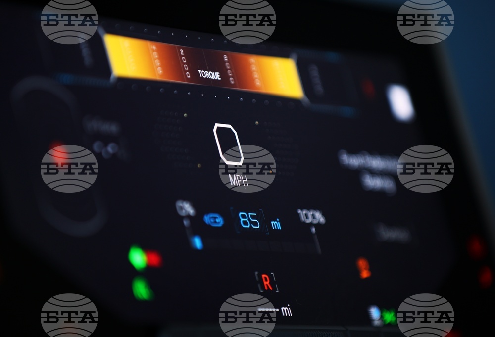 Очаква се към 2030 г. в света да бъдат произведени 96 млн. автомобила, от които около 25 процента електрически, каза Адриан Санду