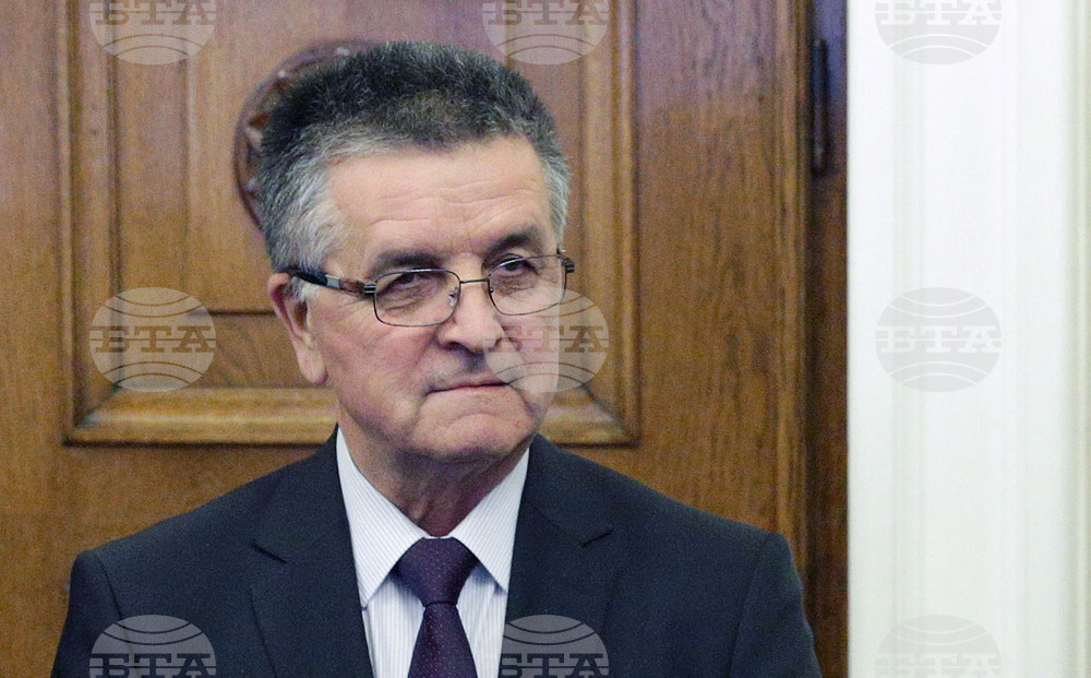 Почина Алиосман Имамов - дългогодишен народен представител и заместник-председател на Народното събрание, съобщиха от „Демокрация, права и свободи - ДПС“
