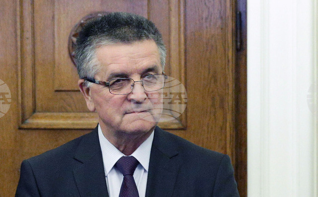 Почина Алиосман Имамов - дългогодишен народен представител и заместник-председател на Народното събрание, съобщиха от „Демокрация, права и свободи - ДПС“