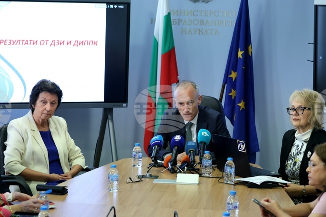 High School Graduates Score Above Average in State Matriculation Exam in Bulgarian Language and Literature