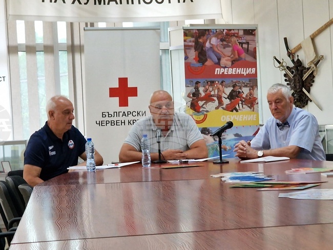 Над 3800 души са спасени от удавяне миналата година, има трайна тенденция за намаляване на водния травматизъм, казаха от Водноспасителната служба на БЧК