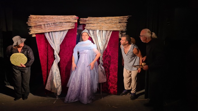 Доц. Борислав Великов подарява театрални представления за децата от община Монтана