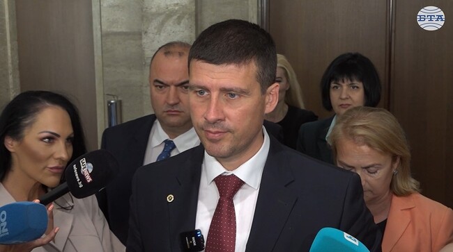 Решението на Конституционния съд във връзка с референдума за еврото, което поиска президентът Румен Радев, е очаквано, заявиха от „Величие “