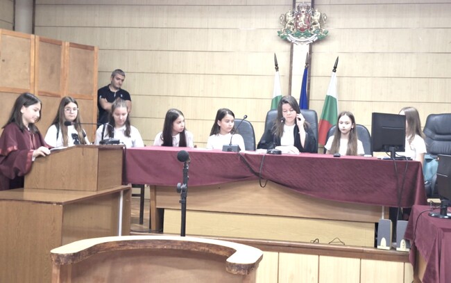 Ученици от Тутракан участваха в симулативен съдебен процес
