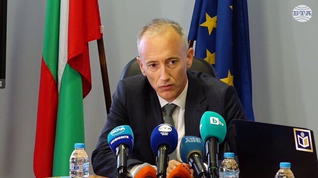 Средният резултат от задължителния зрелостен изпит по български език и литература от тази година е 57,53 точки, което е добър 4,27