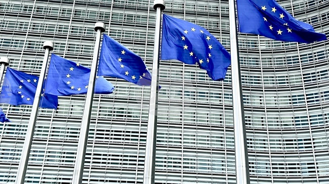 Европейската комисия потвърди, че задържа временно плащането на 215 млн. евро за България по ПВУ