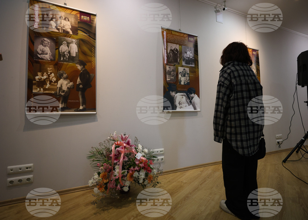 Бургас - "Модата в огледалото на едно столетие - 1850-1950" - изложба