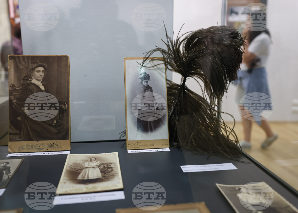 Бургас - "Модата в огледалото на едно столетие - 1850-1950" - изложба