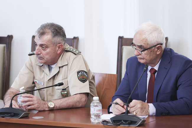 Министерствата на отбраната на България и Франция ще сключат споразумение за общо придобиване на 3D радари, съобщи министър Атанас Запрянов