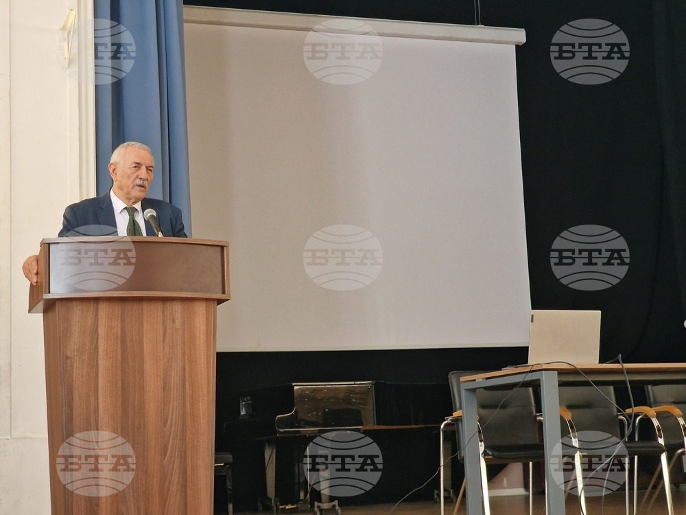 Транспортът не е само система за движение на хора и товари, но и стратегически сектор, от който зависят икономиката и обществото, каза инж. Ясен Ишев 