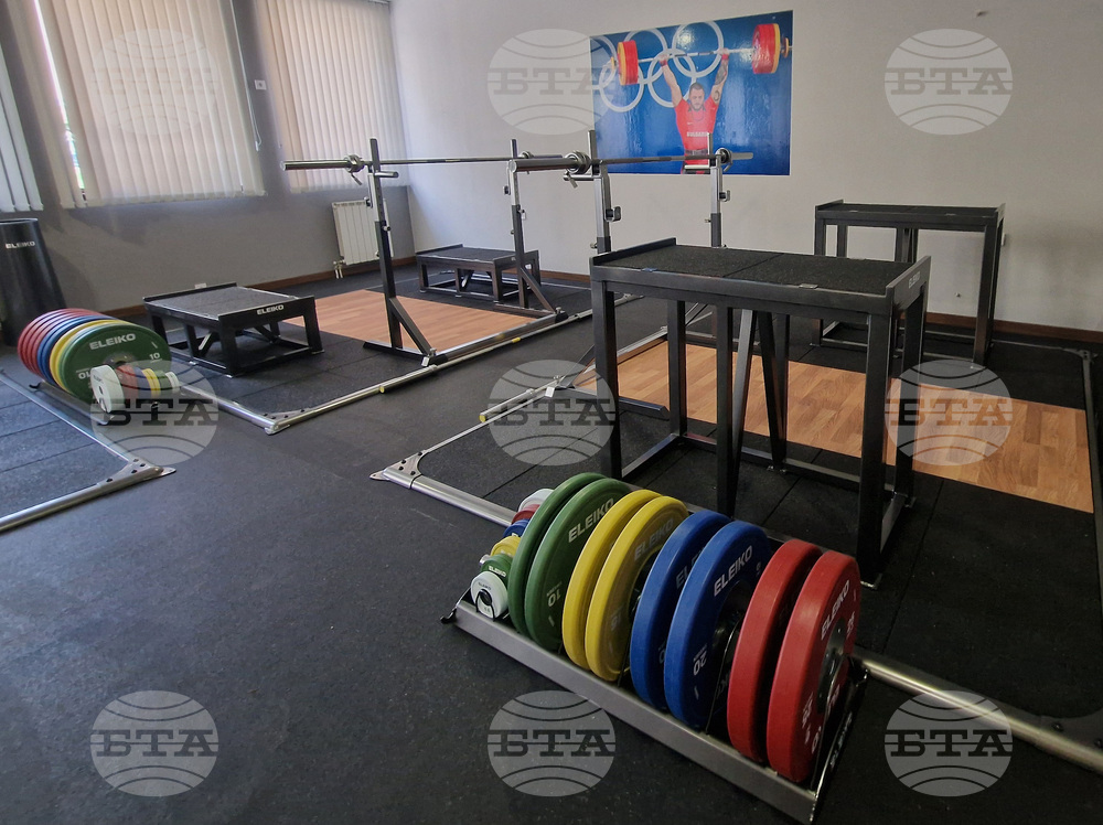 Девин - Карлос Насар - зала - откриване