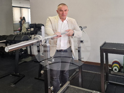 Девин - Карлос Насар - зала - откриване