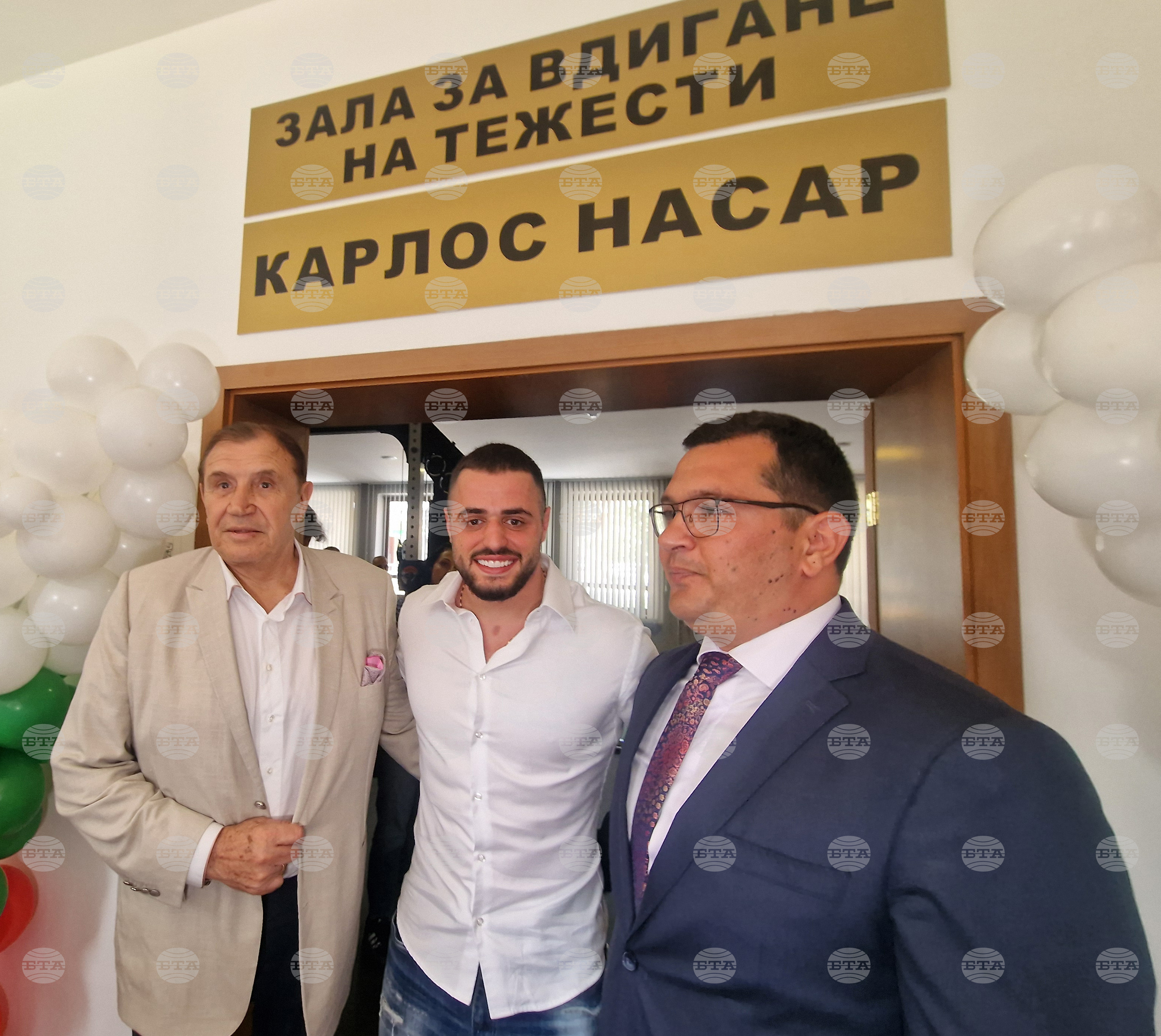 Девин - Карлос Насар - зала - откриване