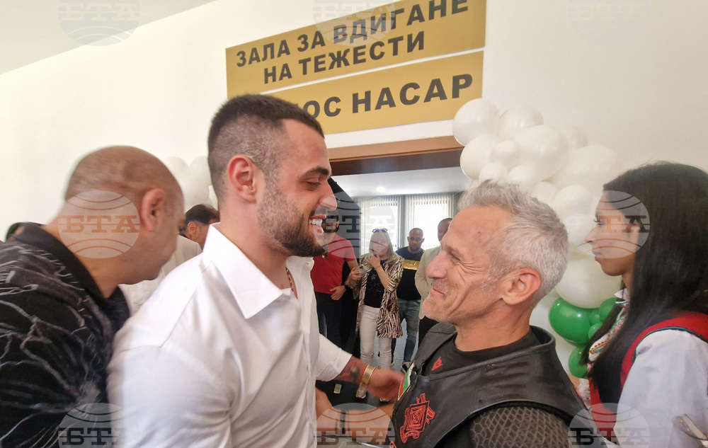 Девин - Карлос Насар - зала - откриване