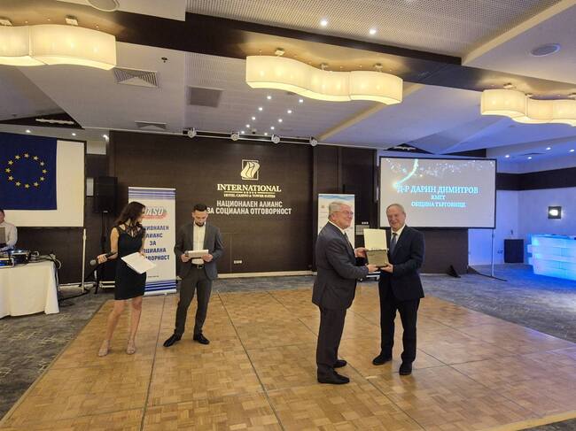 Обществото и държавата са длъжници на най-уязвимите групи, каза кметът на Търговище, получавайки награда за социална отговорност 
