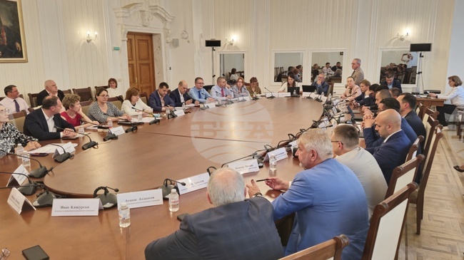 Parliament’s Economic Policy Committee Clears Insurance Code Overhaul at Second Reading
