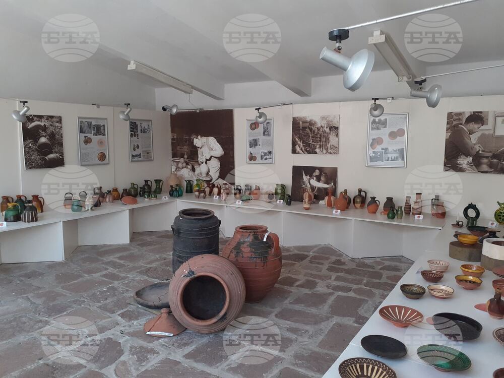 Непоказвани досега съдове на трънския грънчар Петър Гигов представиха в изложба