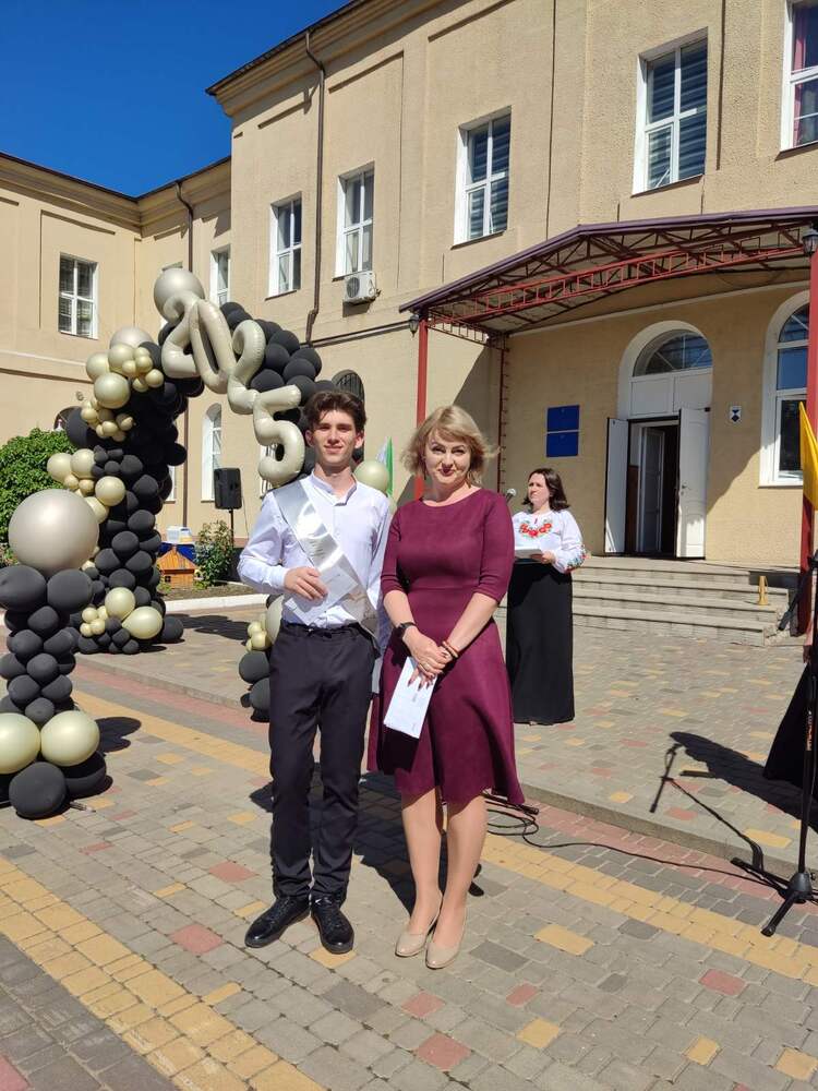 Четирима ученици от Болградската гимназия в Украйна ще получават стипендии от градската администрация през учебната 2025–2026 година