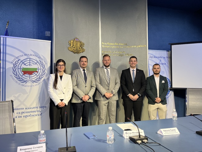 Заместник-министър Николай Павлов поздрави новоизбраните български младежки делегати към ООН за периода 2025-2026 г.