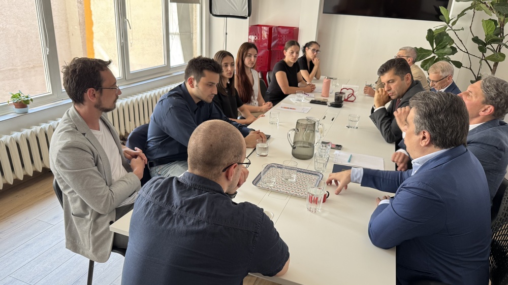 „Продължаваме Промяната“ обсъди с млади лекари проблемите с ниското заплащане в здравната система