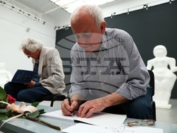 Книга-албум „Пластики и прочити“