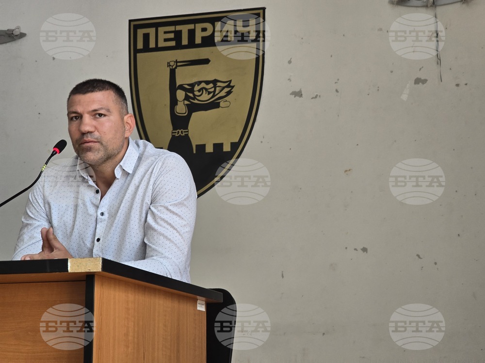 "Спортът е доказано средство за борба срещу агресията в училище и употребата на наркотици", каза в Петрич Тервел Пулев