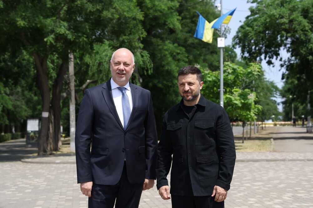 МС: Премиерът Желязков, украинският президент Зеленски и лидери от Югоизточна Европа поднесоха цветя на Алеята на героите в Одеса