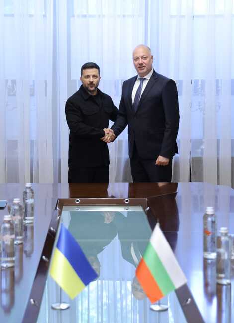 Премиерът Желязков към президента Зеленски: България има готовност активно да участва в следвоенното възстановяване на Украйна