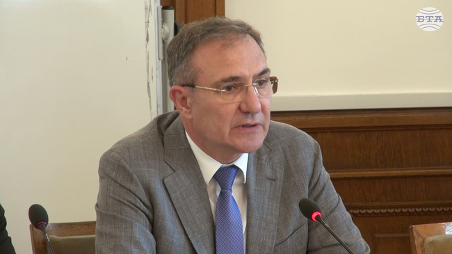 Държавата намери сили да отвори „Кутията на Пандора", каза министър Борислав Гуцанов за проверките в обекти за възрастни хора