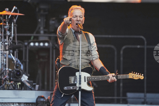 Брус Спрингстийн разкритикува администрацията на Тръмп на концерта си в Берлин