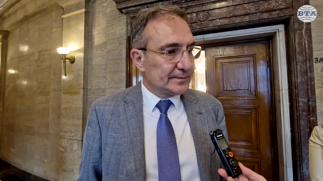 За първите четири месеца в България са влезли толкова работници от чужбина, колкото за цялата 2024 г, каза министър Борислав Гуцанов