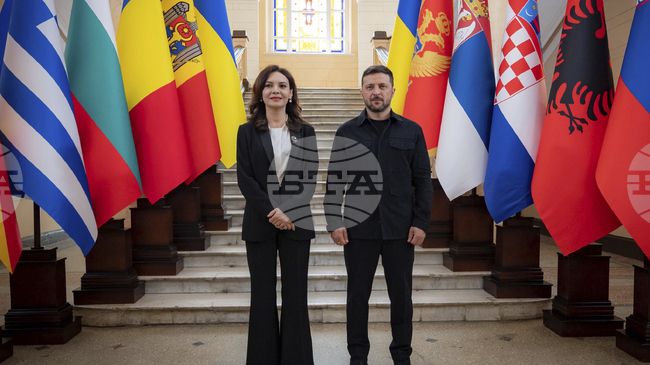 Албанският министър на външните работи Елиса Спиропали се срещна в Киев с украинския си колега Андрий Сибига