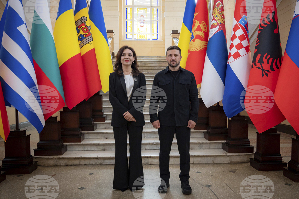 Албанският министър на външните работи Елиса Спиропали се срещна в Киев с украинския си колега Андрий Сибига