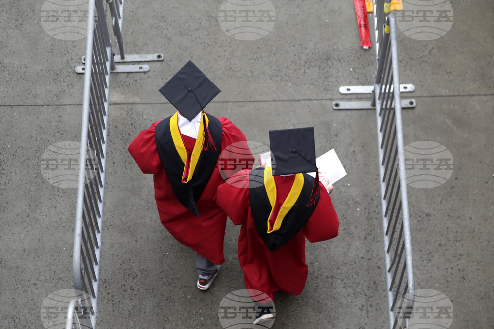 Parenting-Grads Back Home