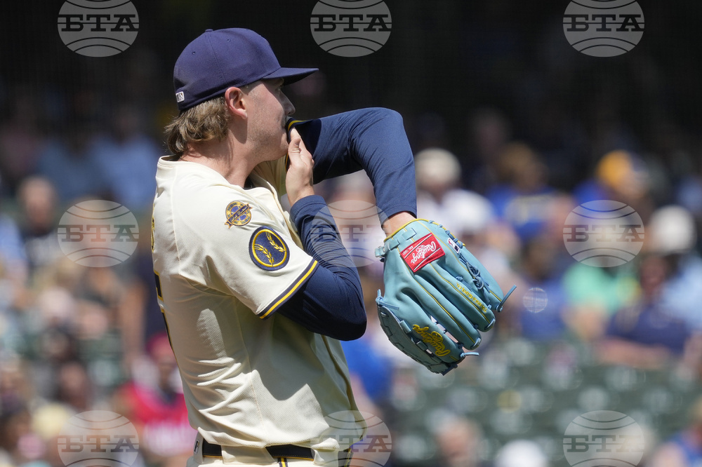 Braves Brewers Baseball