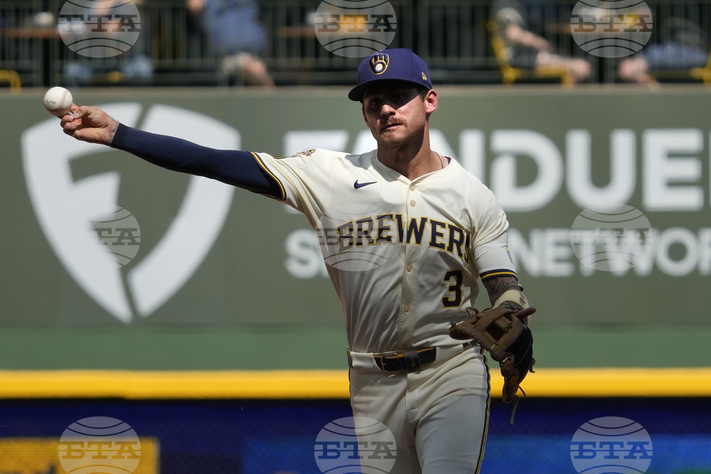 Braves Brewers Baseball