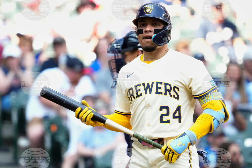 Braves Brewers Baseball