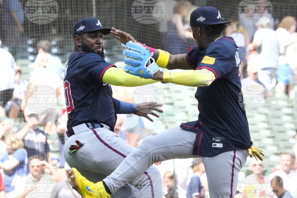 Braves Brewers Baseball