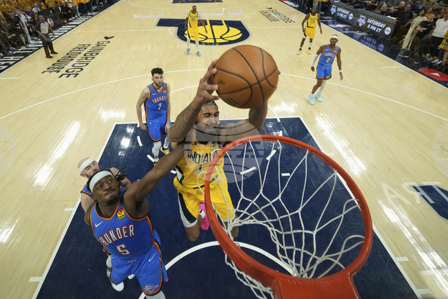 Индиана Пейсърс победи Оклахома Сити Тъндър в третия двубой и поведе във финала на НБА