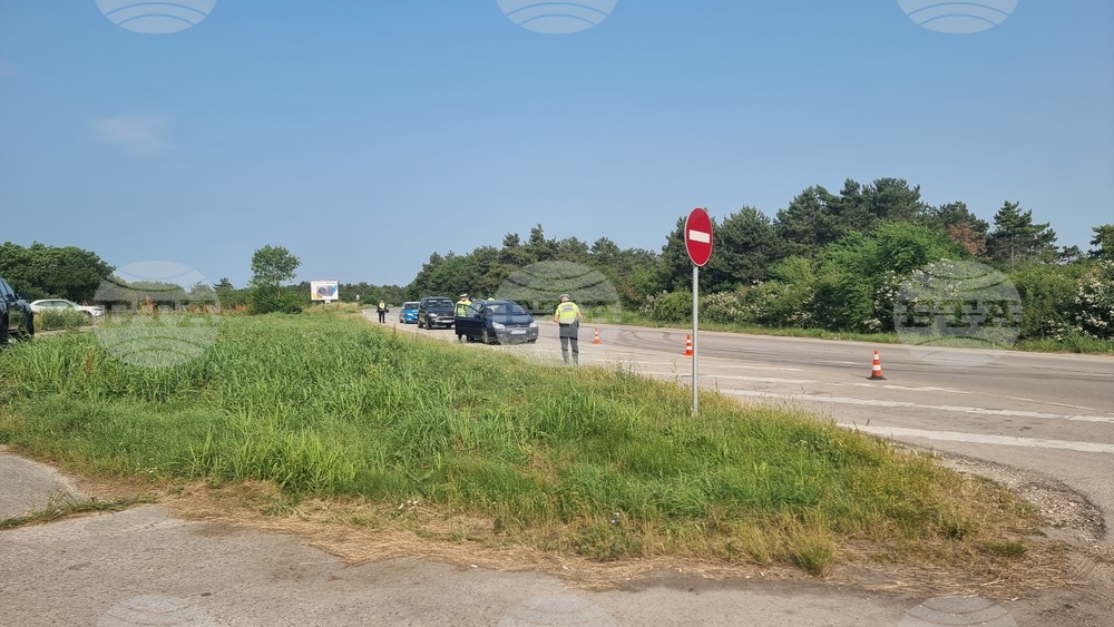 Полицейска операция за предотвратяване на пътния травматизъм е в ход край село Топола по пътя Варна - Дуранкулак