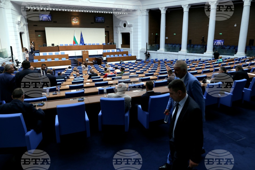 Парламентът удължи заседанието си до изчерпване на предвидения дневен ред