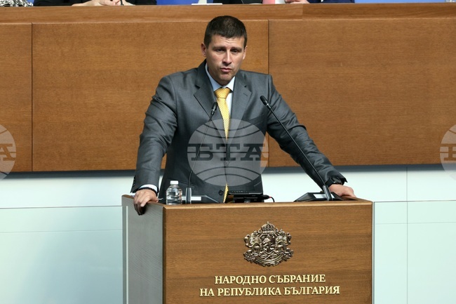 Вотовете на недоверие от политическите партии са отказ от съпричастност към престъпление от страна на управляващите, каза Ивелин Михайлов 