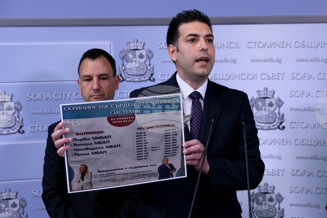 Общинските дружества и лечебни заведения се използват за политически пиар и партийни цели, каза общинският съветник Саад Алуани