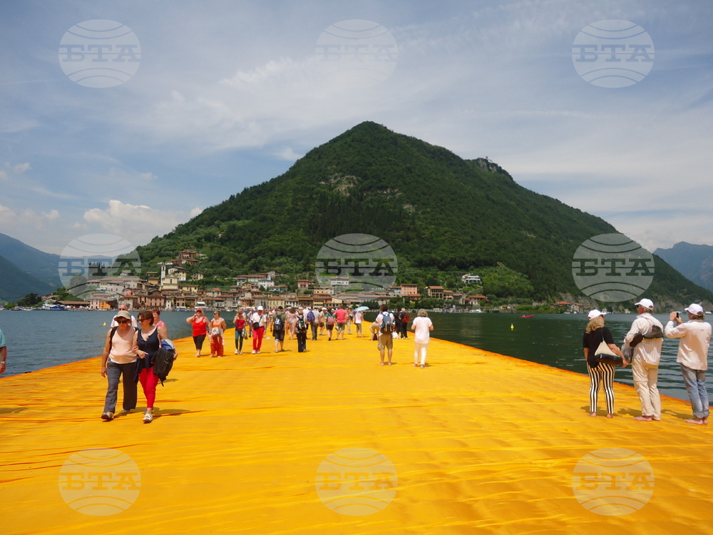 Инсталация на Кристо - „Плаващите кейове“